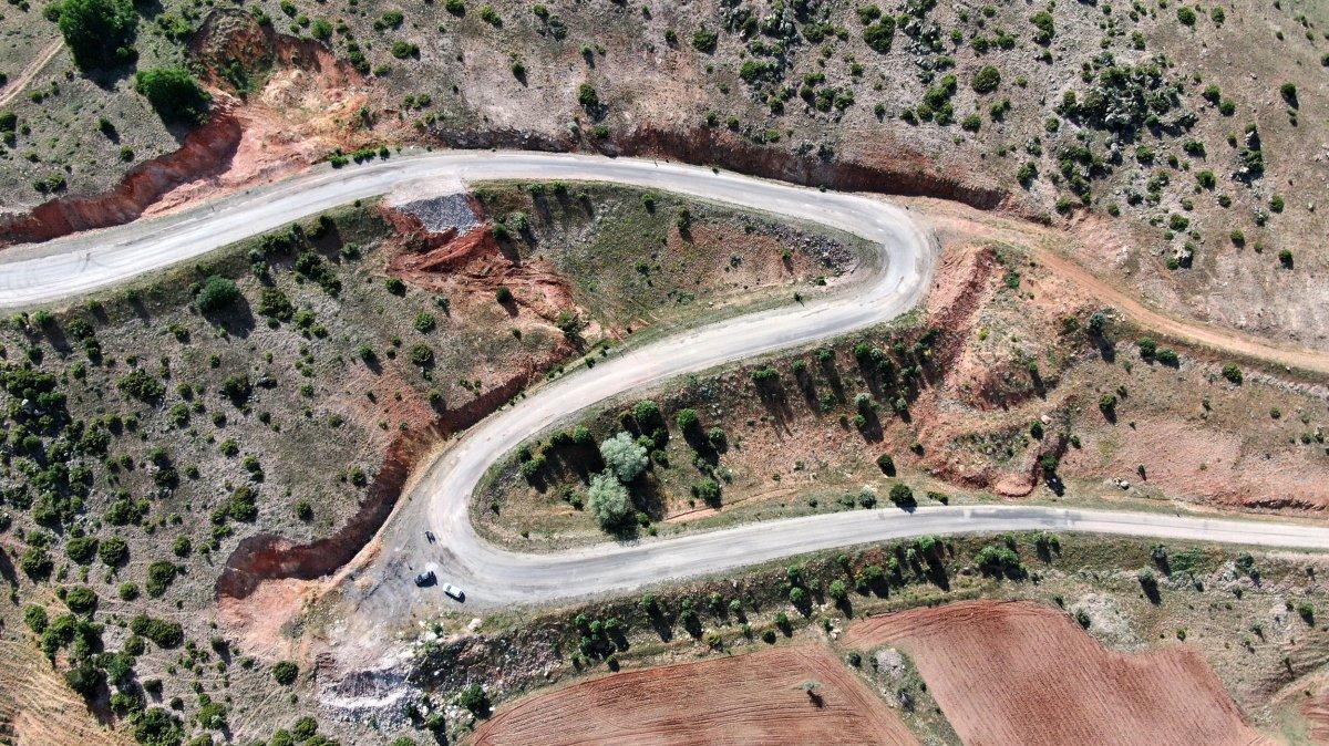 Sivas’taki virajlı yollar sürücülerin kabusu oldu