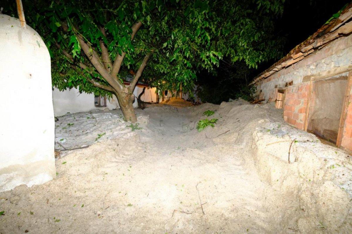 Yozgat'ta yağan dolu yarım metrelik birikintiler oluşturdu