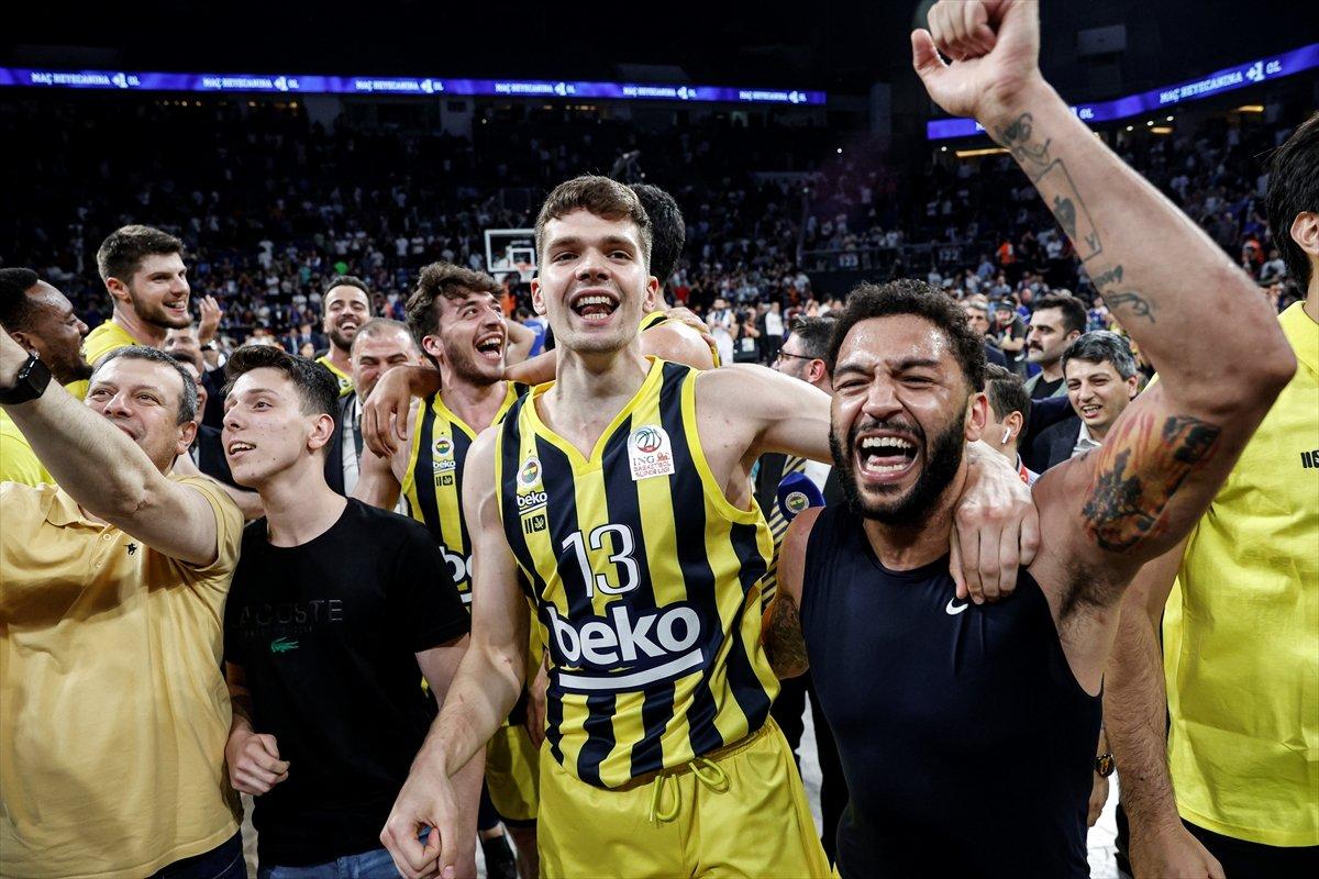 Anadolu Efes'i 3-1 yenen Fenerbahçe, Basketbol Süper Ligi şampiyonu