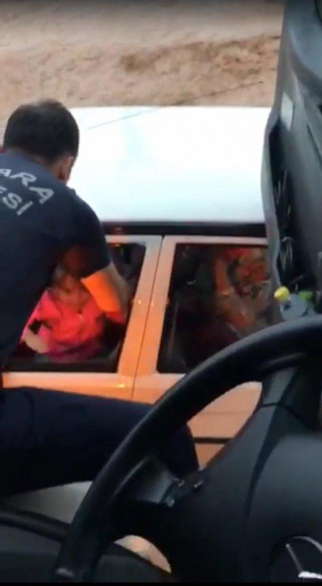 Ankara'daki selde araçta mahsur kalan ailenin kurtarılma anları