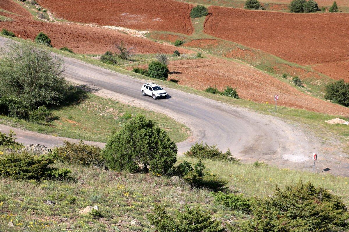 Sivas’taki virajlı yollar sürücülerin kabusu oldu