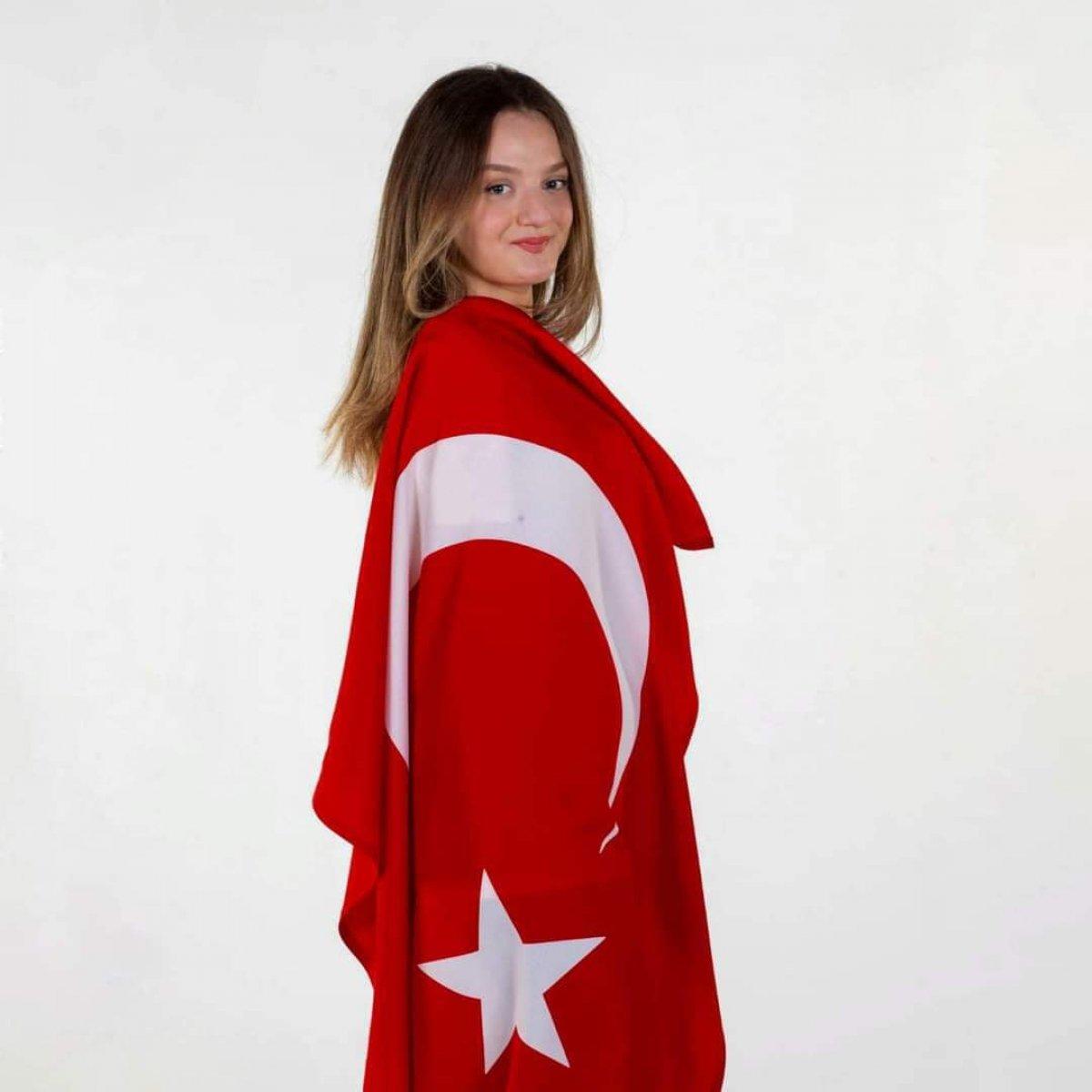 Para milli yüzücü Sümeyye Boyacı dünya şampiyonu