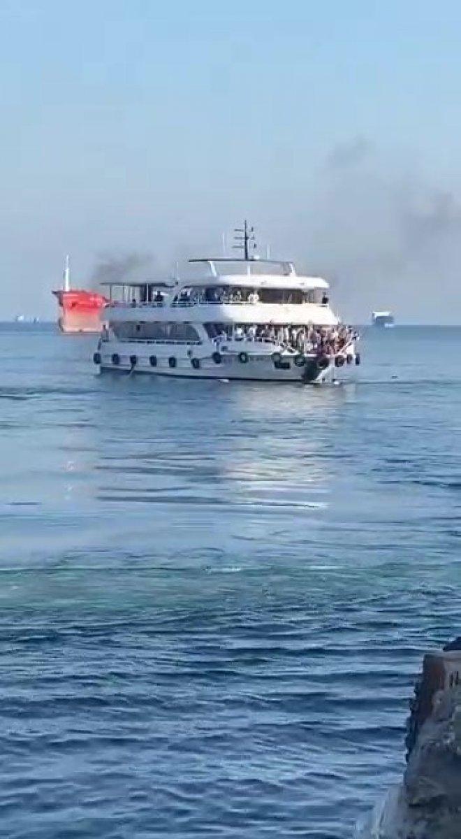 Adalar vapurunda kavga: 1 kişi denize düştü