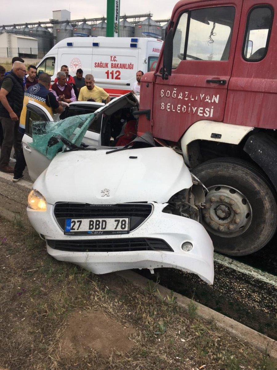 Yozgat’ta itfaiye aracı otomobile yandan çarptı: 3 ölü
