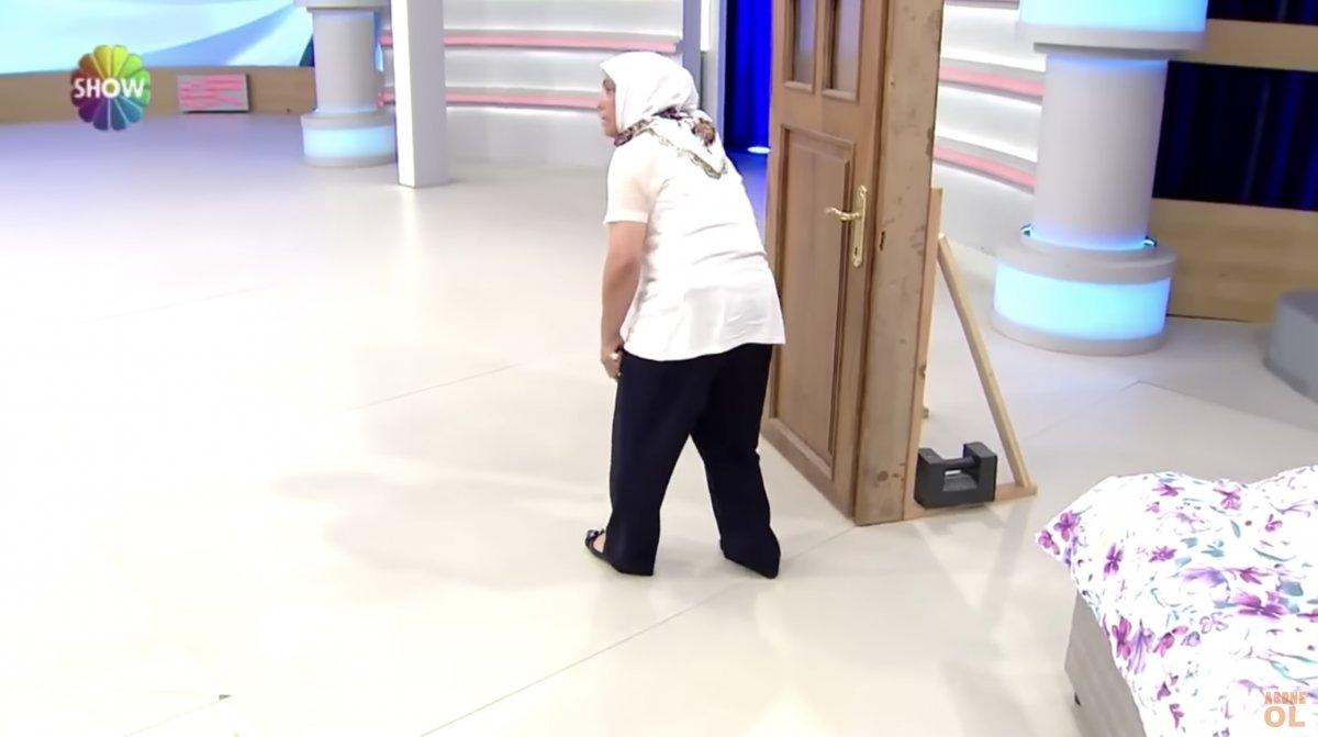 Ölen kız için çıktığı televizyonda tuvaletini yapışını saniye saniye anlattı