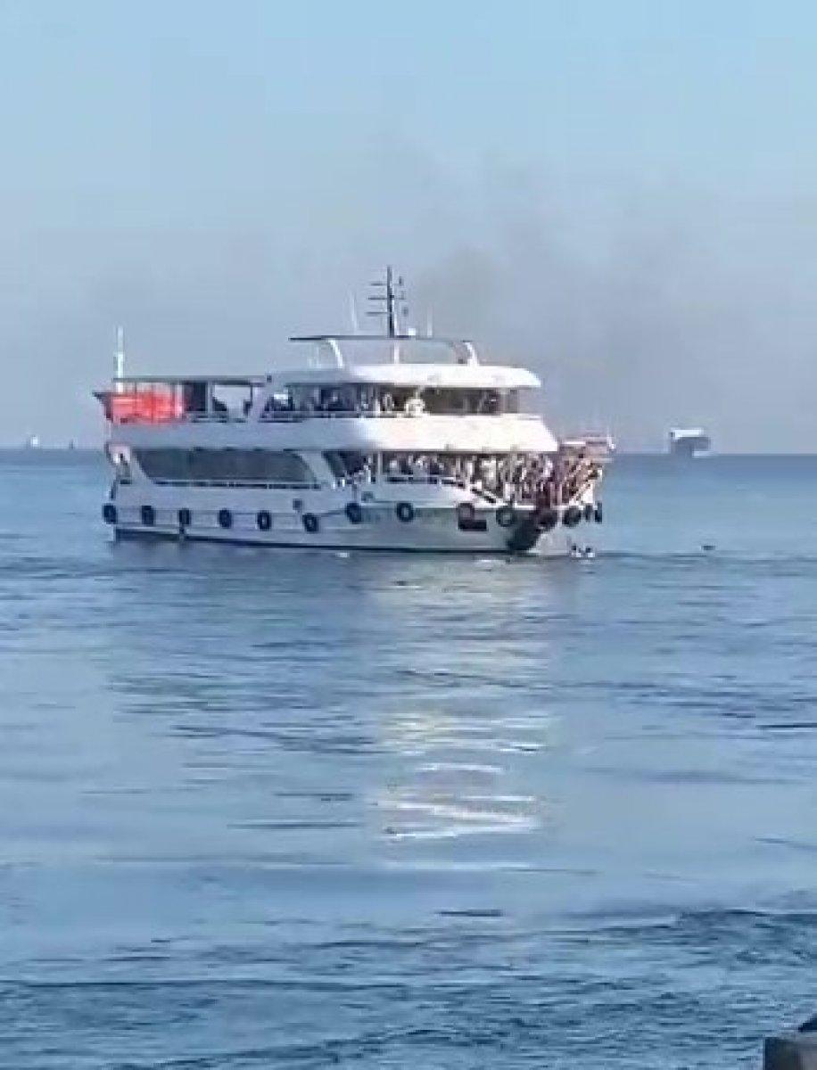 Adalar vapurunda kavga: 1 kişi denize düştü