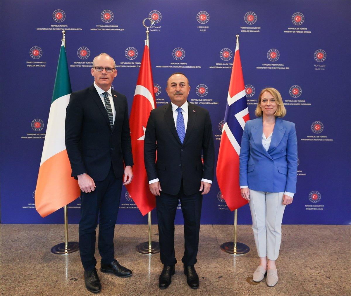 Mevlüt Çavuşoğlu'ndan 'Turkey' diyen muhabire uyarı