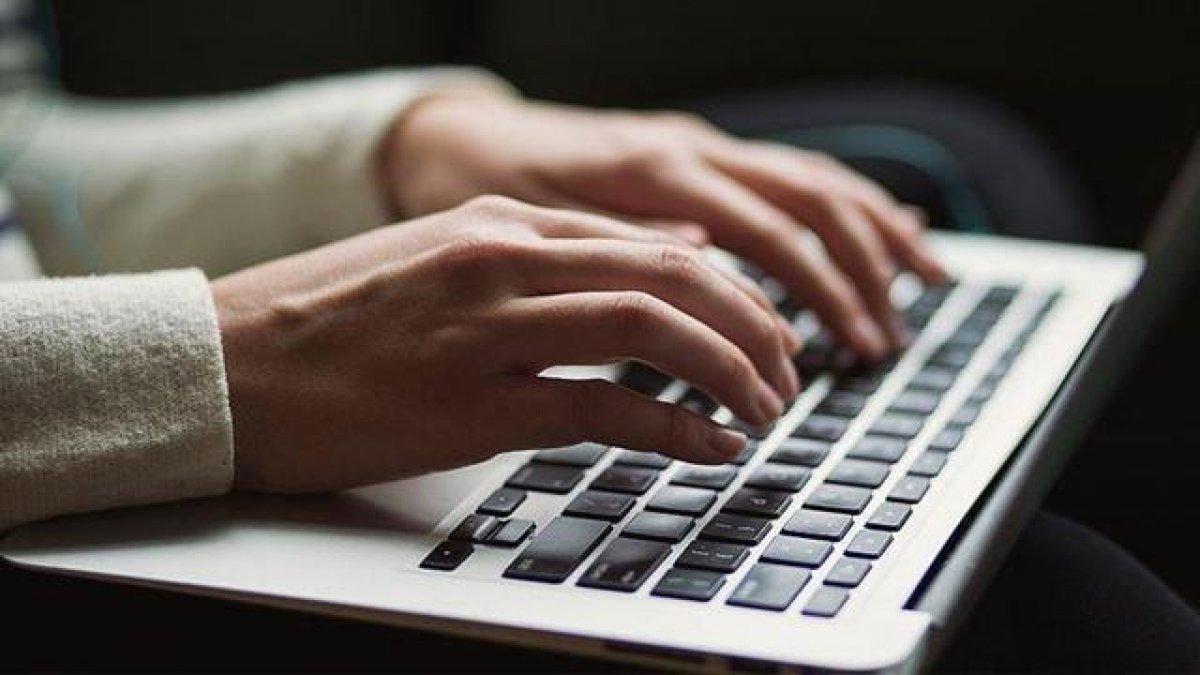 Dezenformasyonla mücadele yasa teklifi komisyondan geçti