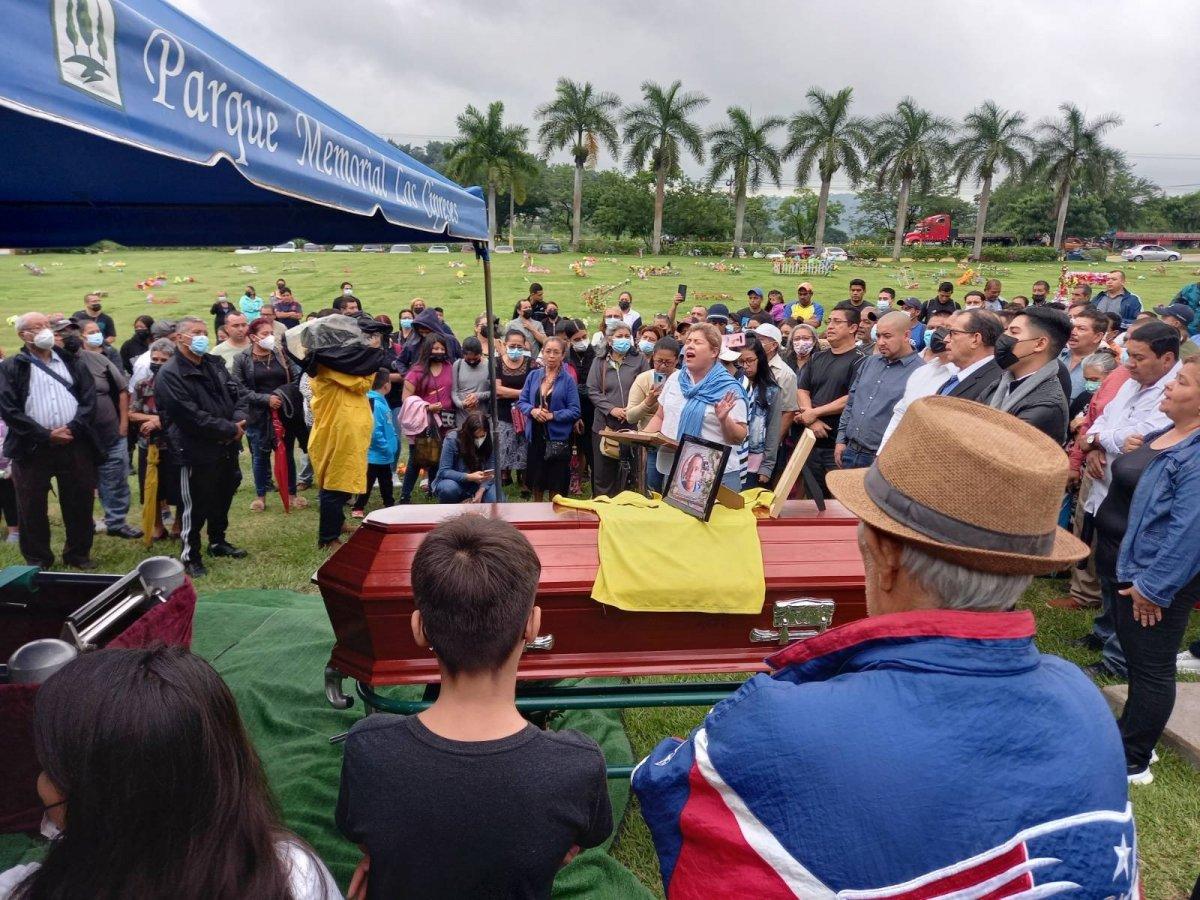 Sahada saldırıya uğrayan hakem hayatını kaybetti