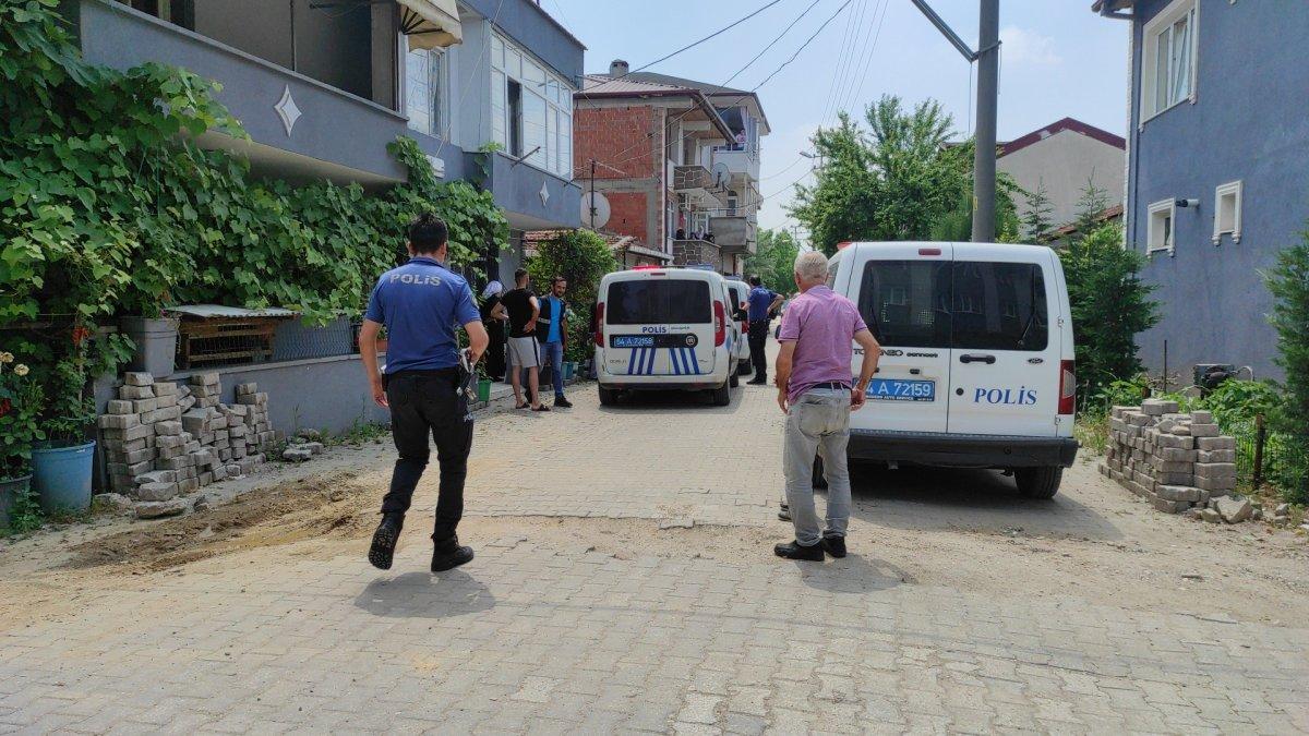 Sakarya'daki madde bağımlısı, polisin parmağını ısırdı
