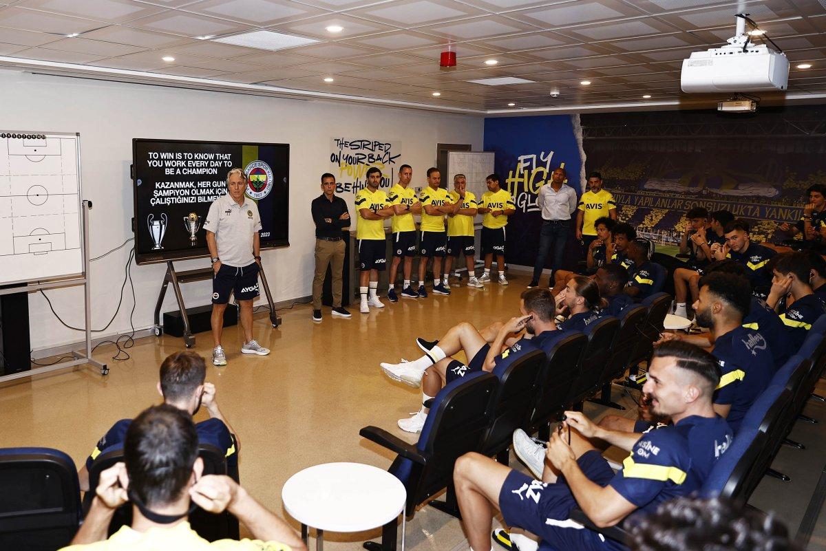 Fenerbahçe, sezonun ilk antrenmanını gerçekleştirdi