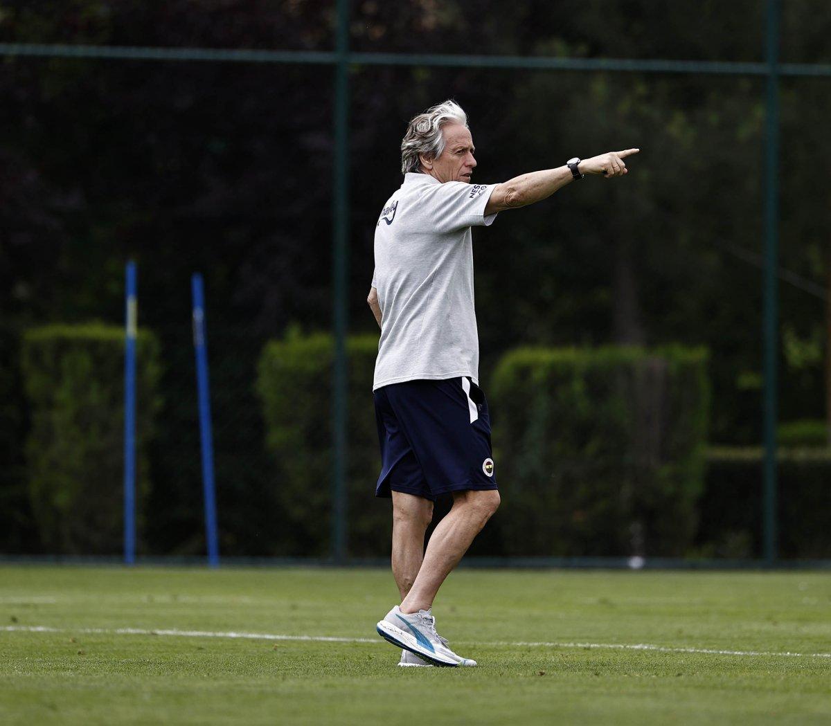 Fenerbahçe, sezonun ilk antrenmanını gerçekleştirdi