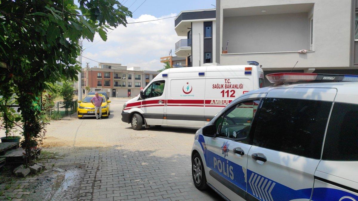 Sakarya'daki madde bağımlısı, polisin parmağını ısırdı