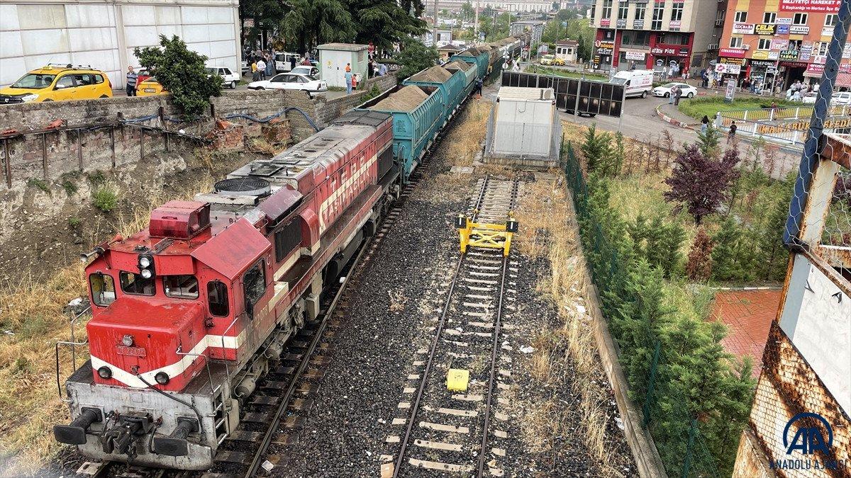 Karabük'te hemzemin geçitte trenin çarptığı kişi hayatını kaybetti