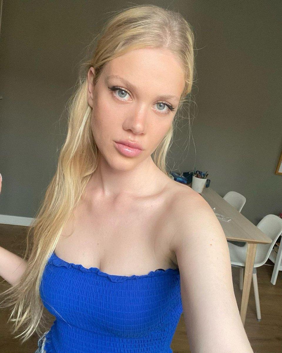 Serel Yereli, beyaz bikinisiyle poz verdi