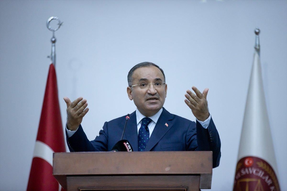 Bekir Bozdağ, hakim ve savcıları sosyal medya konusunda uyardı