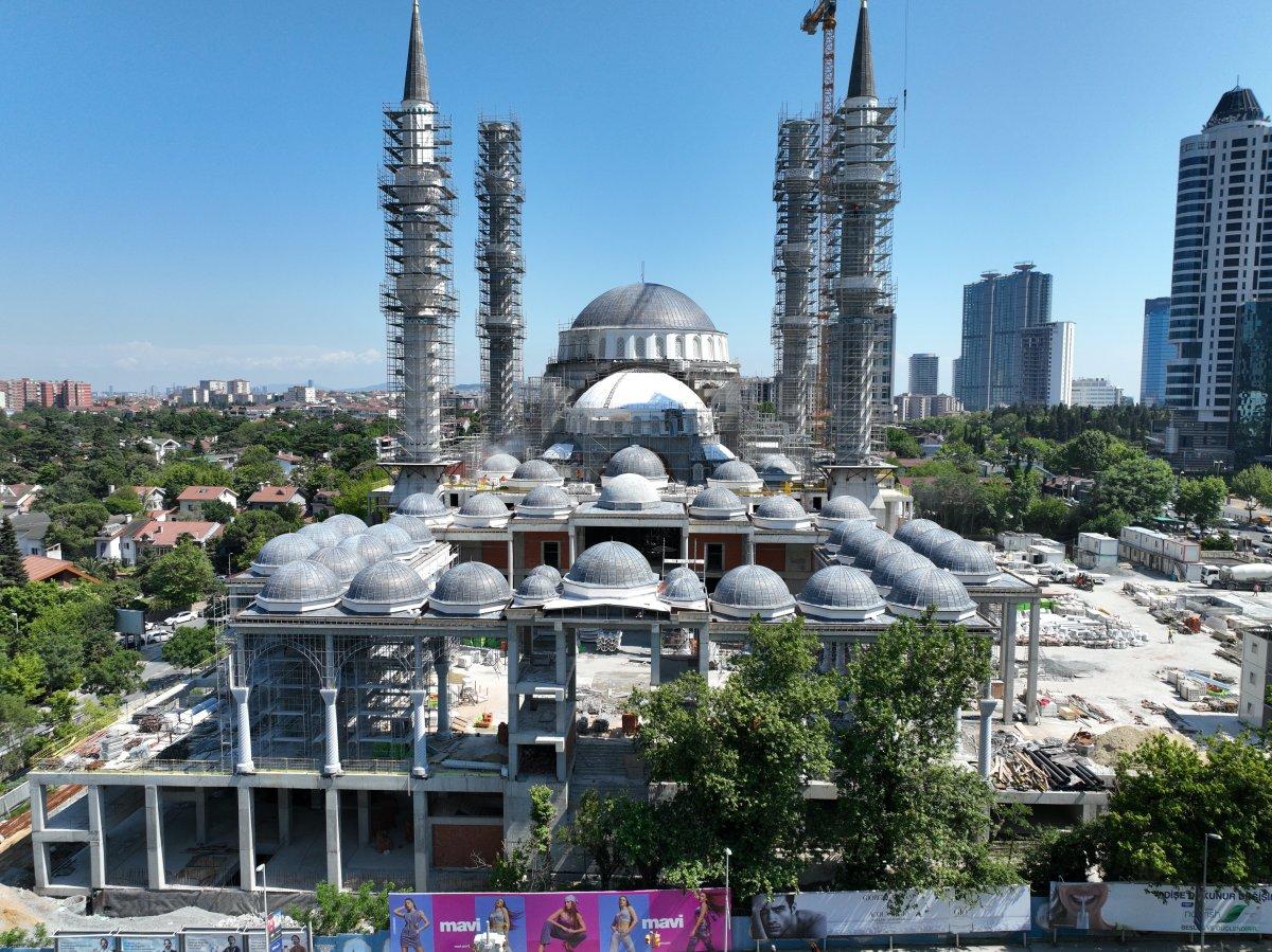 Levent'in ortasında yükselen cami, bu yıl içinde açılacak