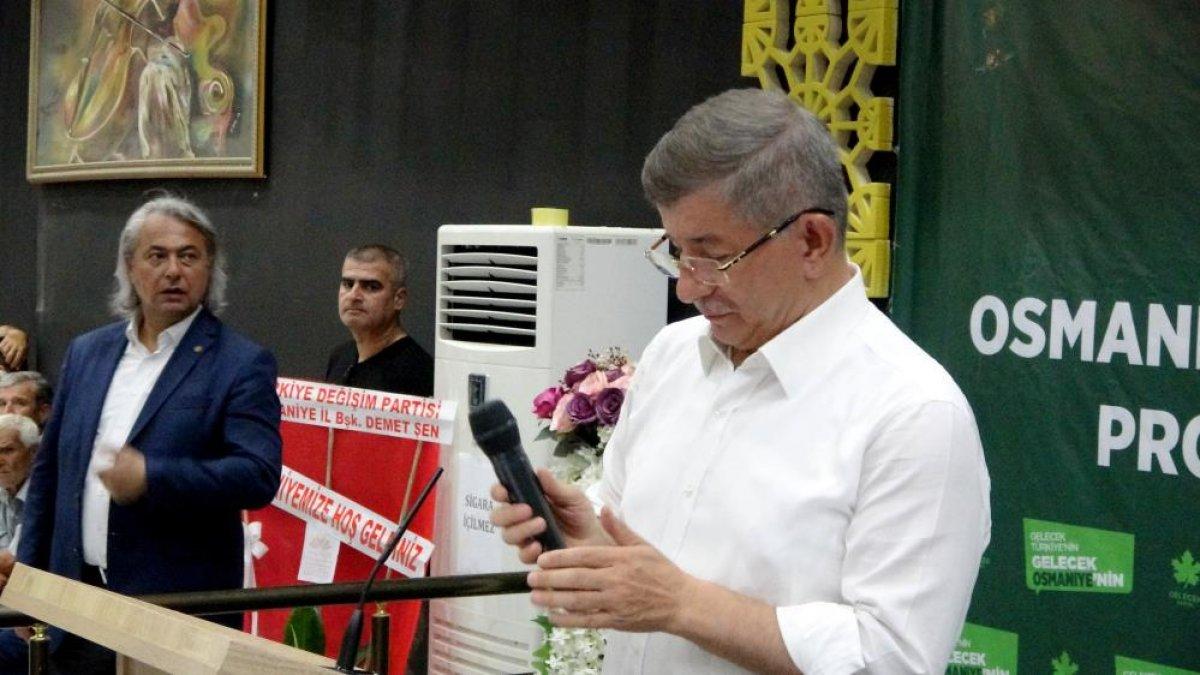 Ahmet Davutoğlu’nun bozuk mikrofonla imtihanı