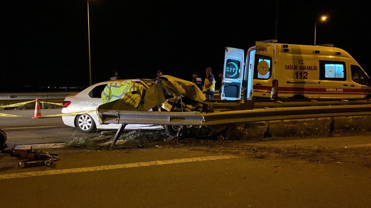 Niğde'de otomobil bariyerlere çarptı: 2 ölü, 2 yaralı