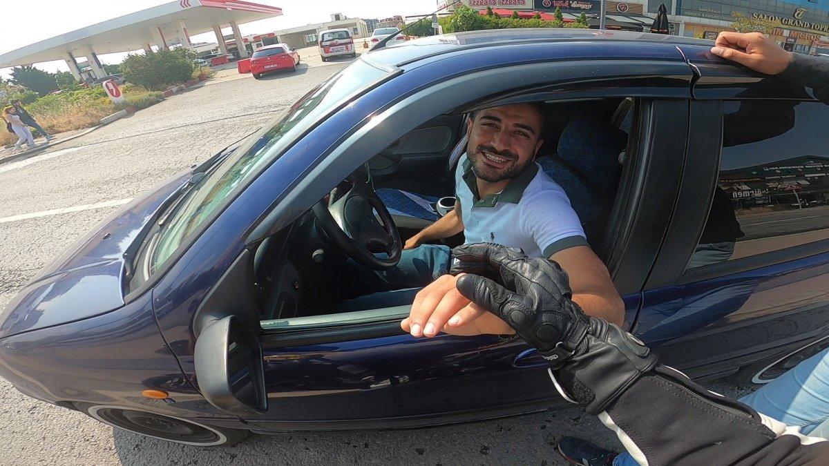 Kocaeli'de trafik tartışması, dostluğa dönüştü