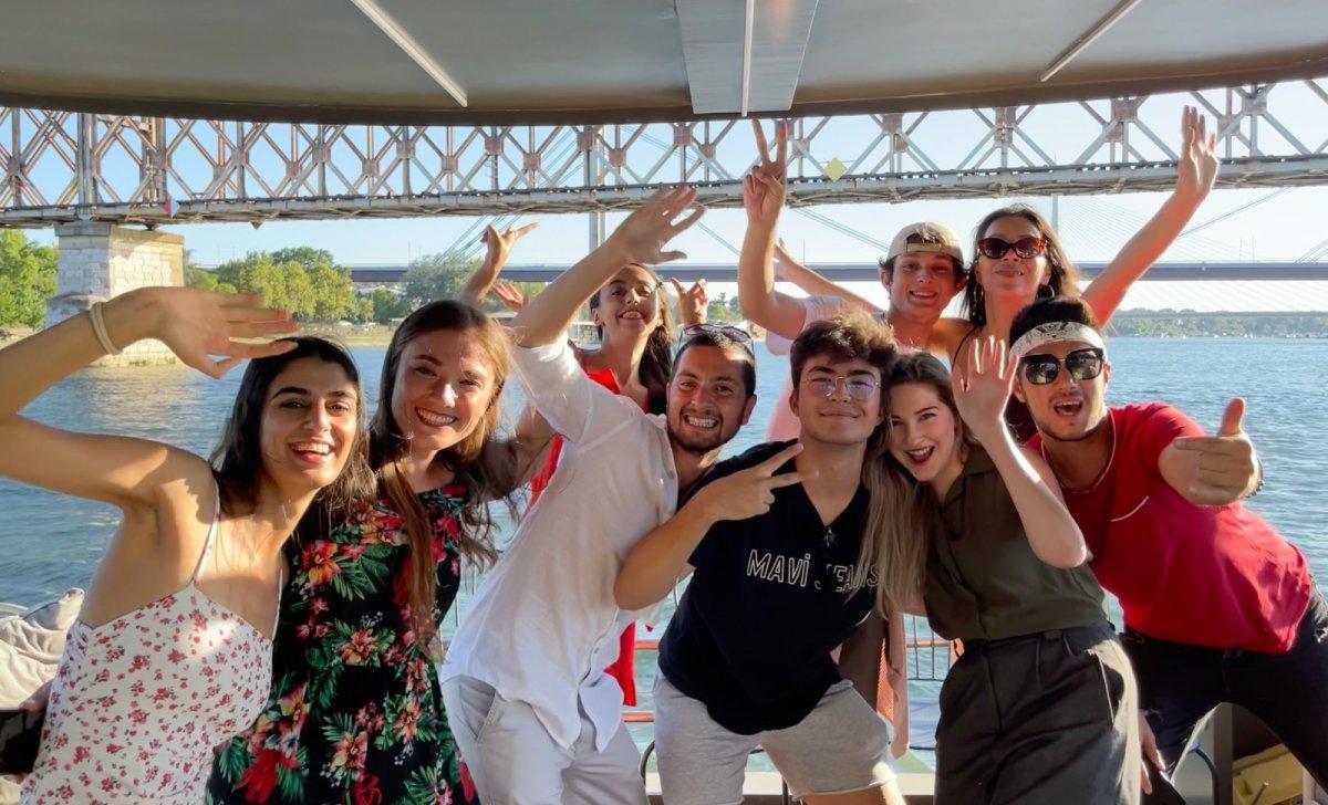 Cihan Tuna Arslan 33. Yaş gününü Belgrad’da Türk takipçileriyle kutladı