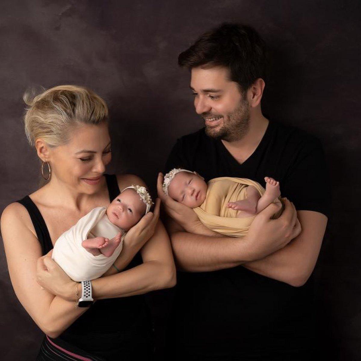 Seray Sever, ikiz bebeklerini paylaştı