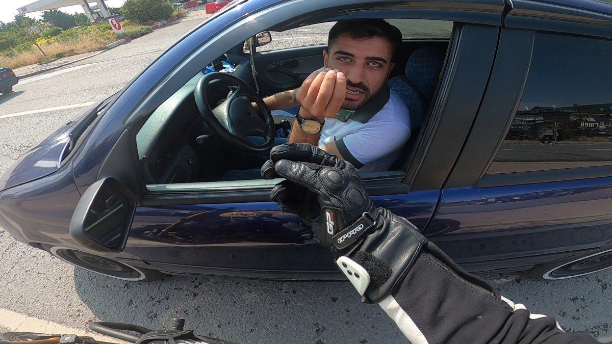 Kocaeli'de trafik tartışması, dostluğa dönüştü