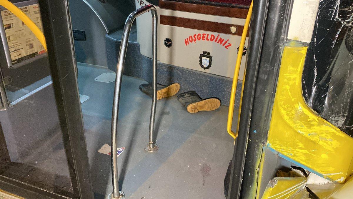 Sancaktepe'de ehliyetsiz personel, İETT otobüsü ile kaza yaptı