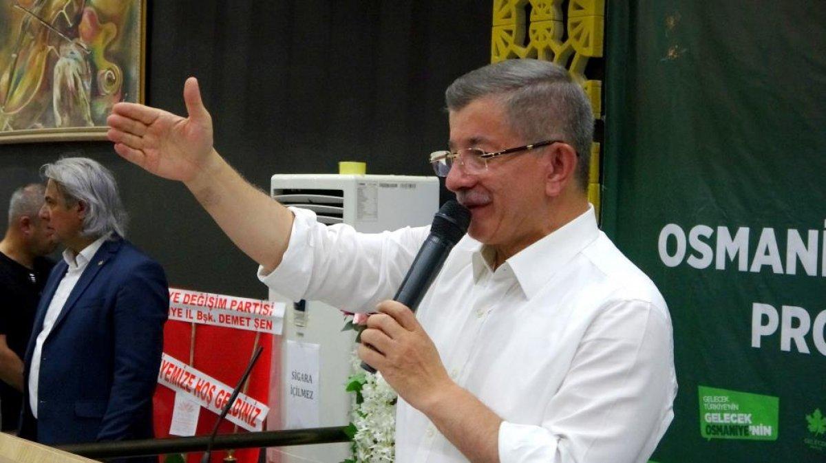 Ahmet Davutoğlu’nun bozuk mikrofonla imtihanı