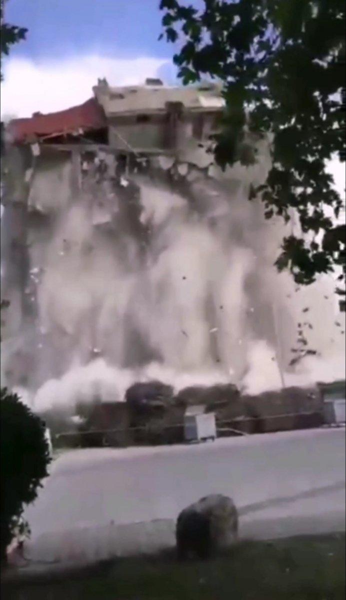 İzmir'deki binanın çöküş anı kamerada