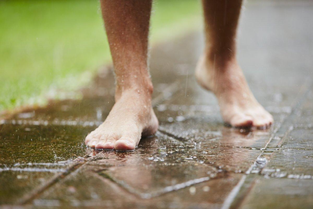Ayak kokusunun 10 nedeni ve kötü kokuya karşı doğal çözümler