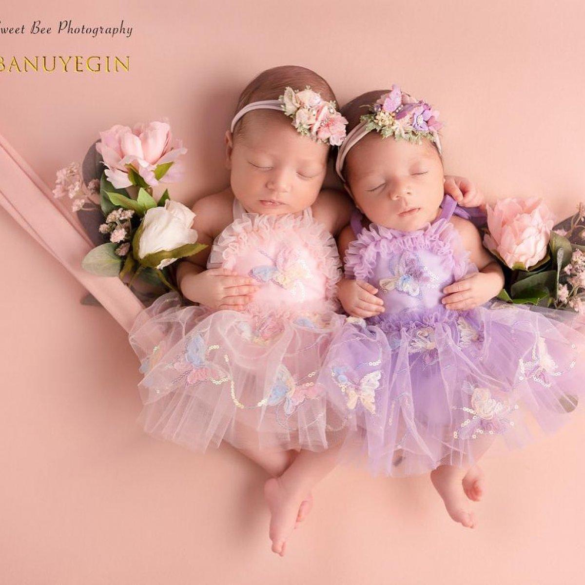 Seray Sever, ikiz bebeklerini paylaştı