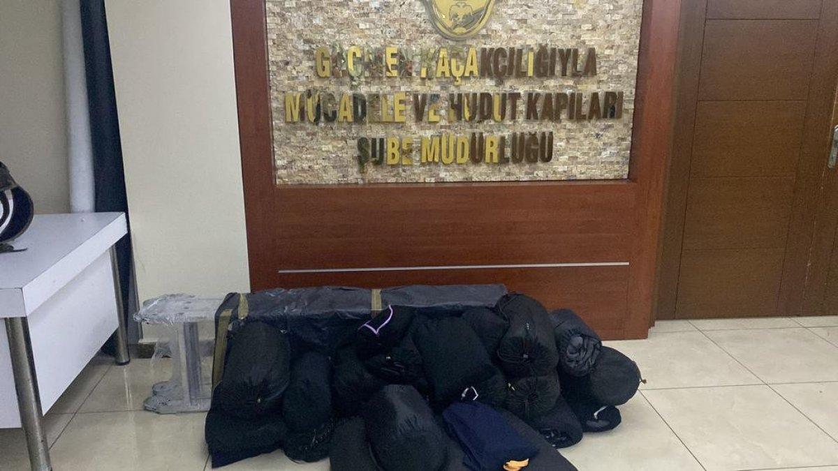 İstanbul'da, durdurulan minibüsten 28 kaçak göçmen çıktı