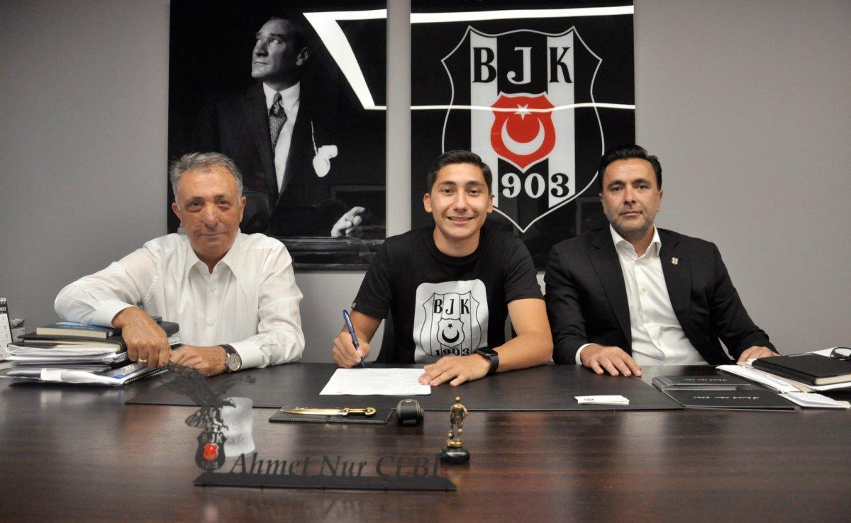 Beşiktaş, Emirhan İlkhan'la 3 yıllık sözleşme imzaladı
