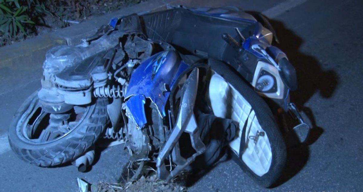 Antalya’da otomobil motosiklete çarptı: 1 ölü 2 yaralı