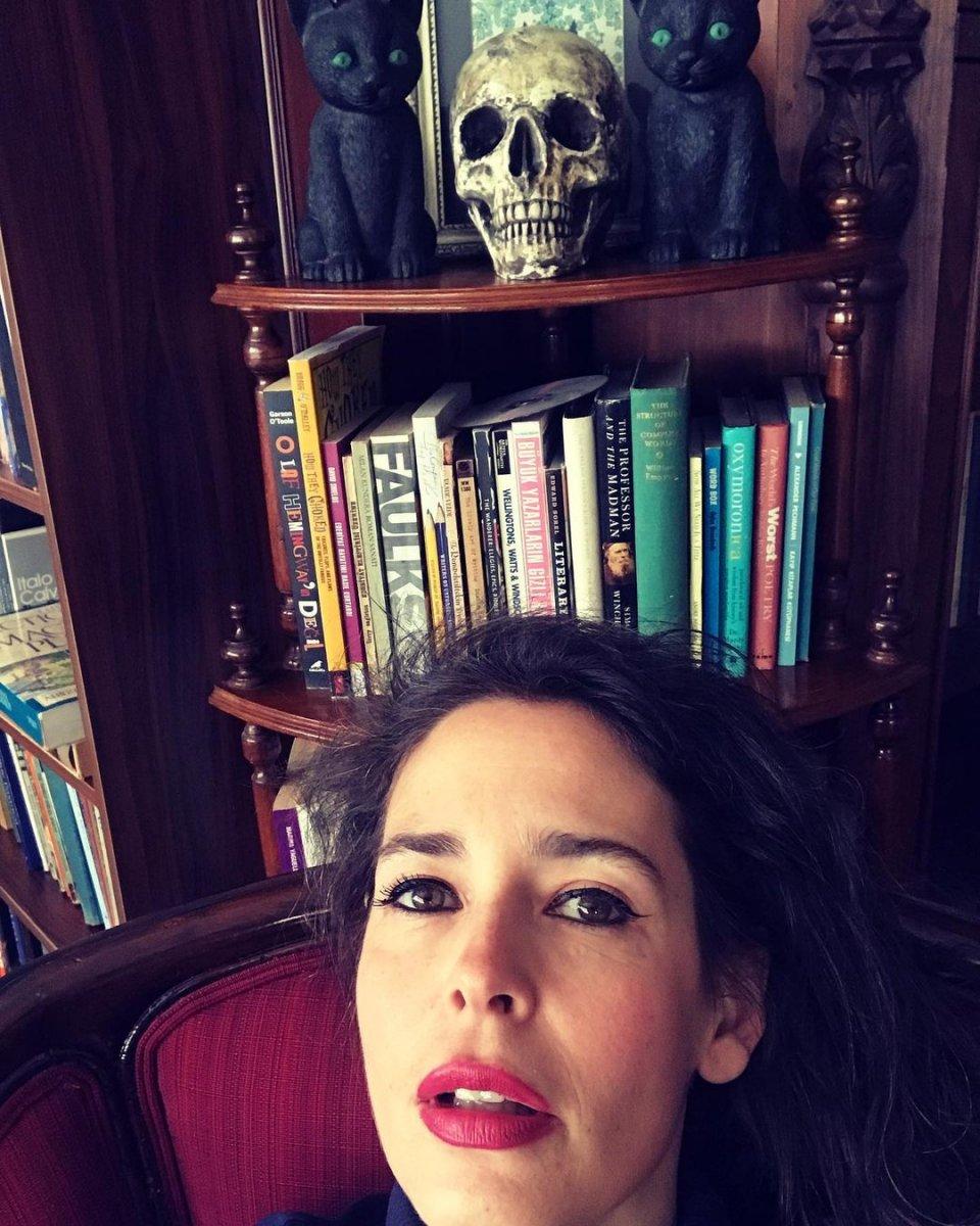 Pelin Batu yankesicilerin hedefi oldu