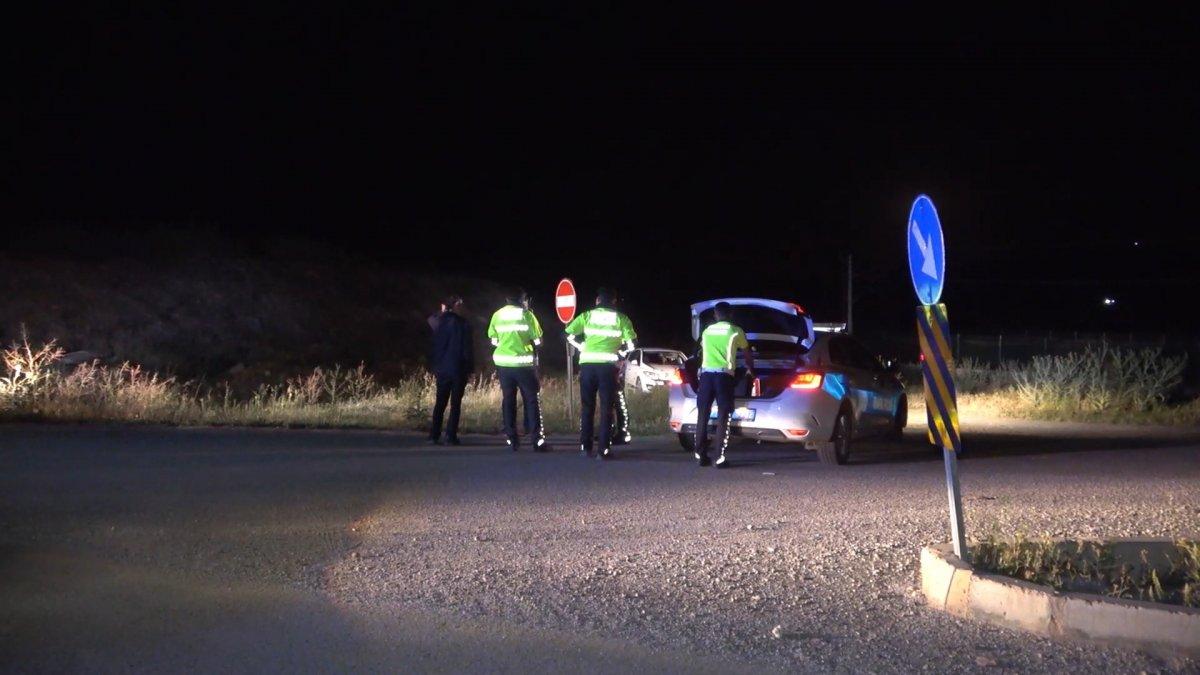 Kırıkkale'de 'dur' ihtarına uymayan sürücü polise çarptı