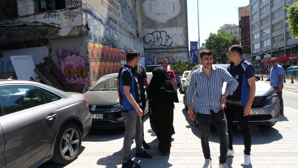 Beyoğlu'nda dilenci operasyonu: Ekiplere taşkınlık yaptılar