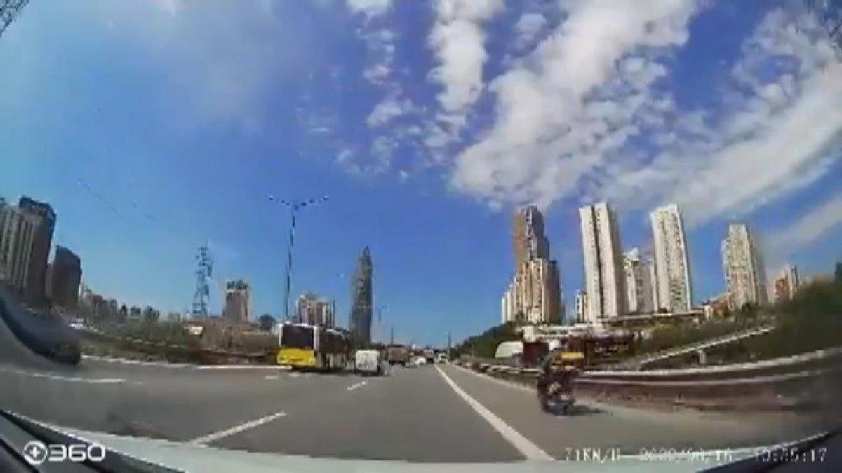 Ataşehir'de devrilen motosikletin sürücüsü ölümden döndü