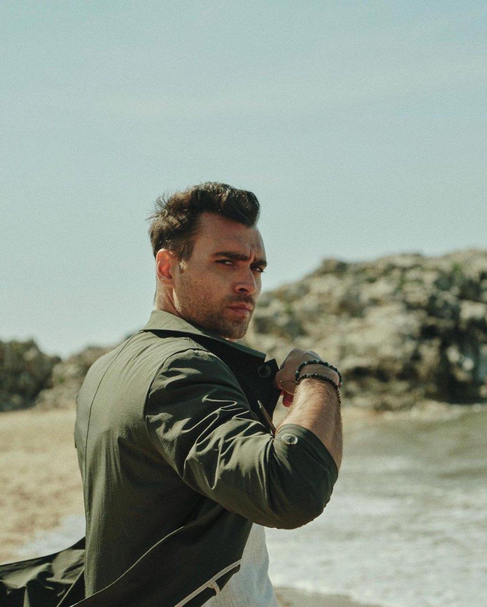 Hakan Kurtaş'tan dudak dudağa paylaşım