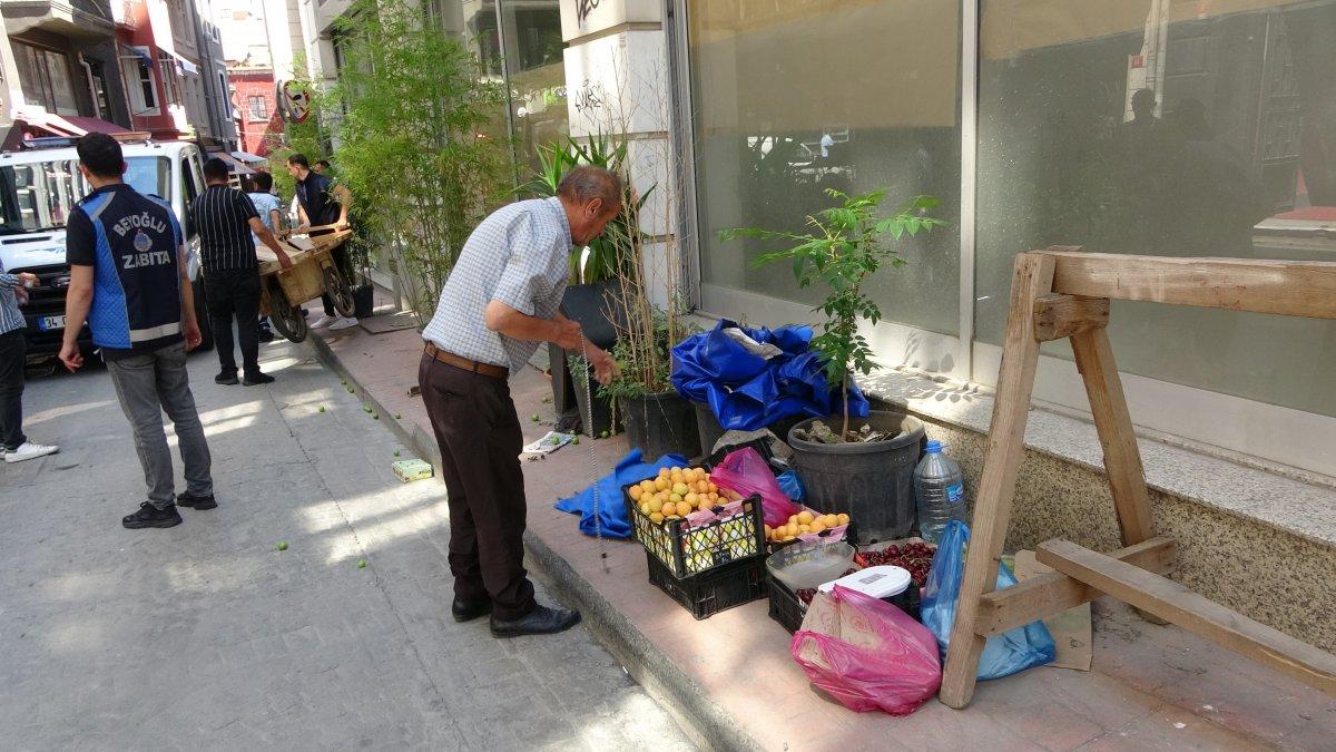 Beyoğlu'nda dilenci operasyonu: Ekiplere taşkınlık yaptılar