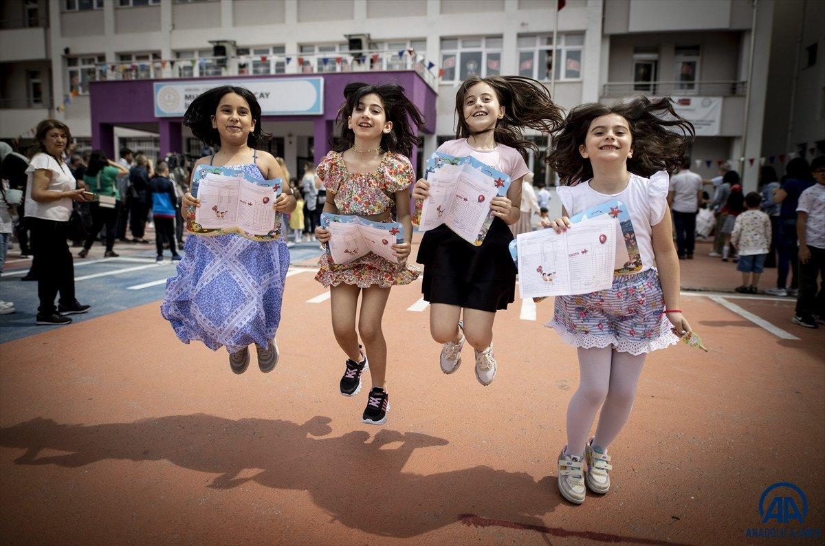 Öğrenciler bugün yaz tatiline girdi