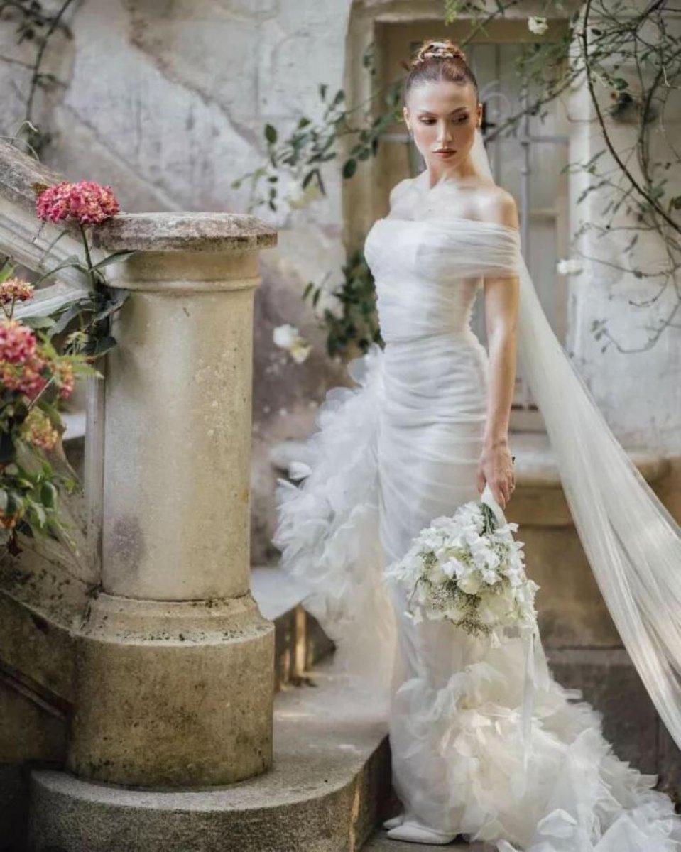 Duygu Özaslan'ın gelin ayakkabısı 17 bin TL