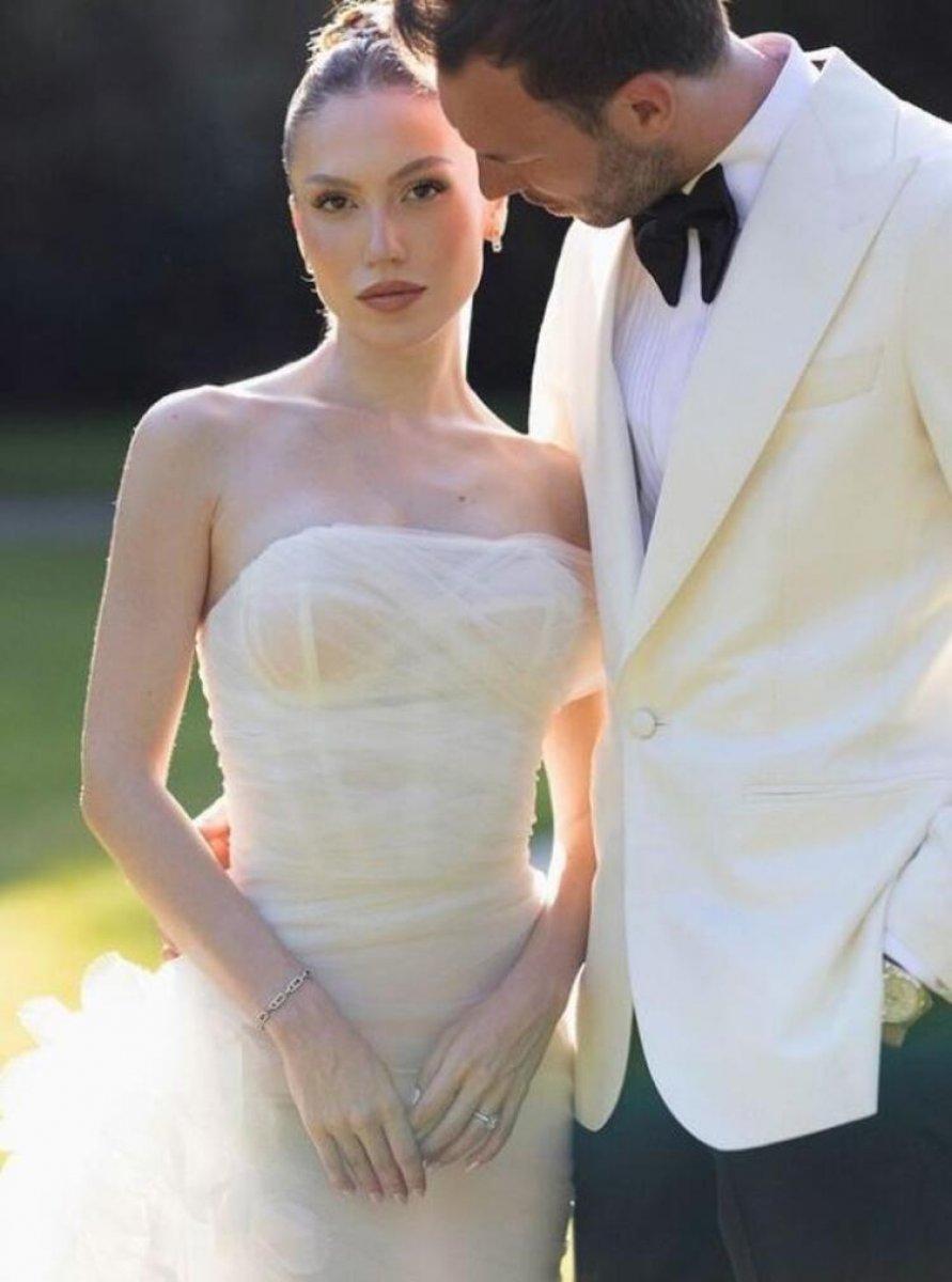 Duygu Özaslan'ın gelin ayakkabısı 17 bin TL