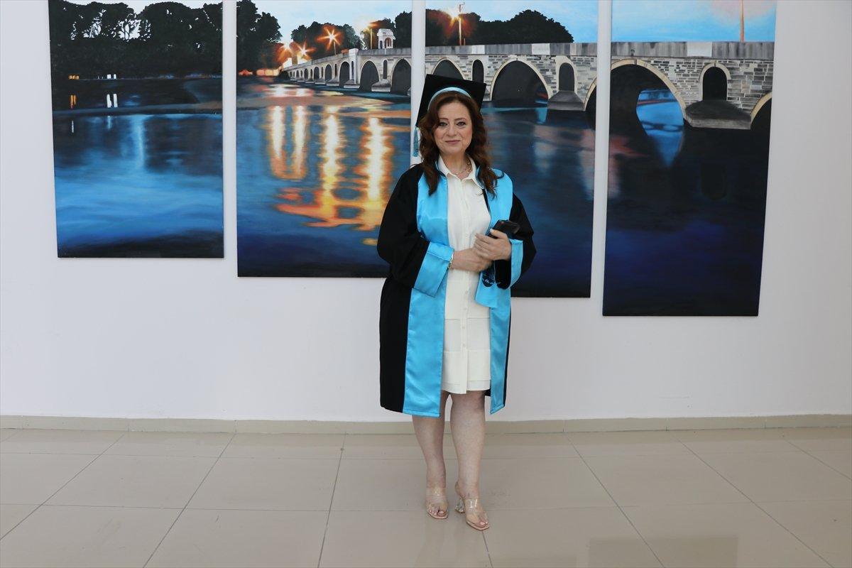 İzmirli kadın, oğlunun 'keşke öğretmen olsaydın' sözüyle 54 yaşında 2. üniversiteyi bitirdi