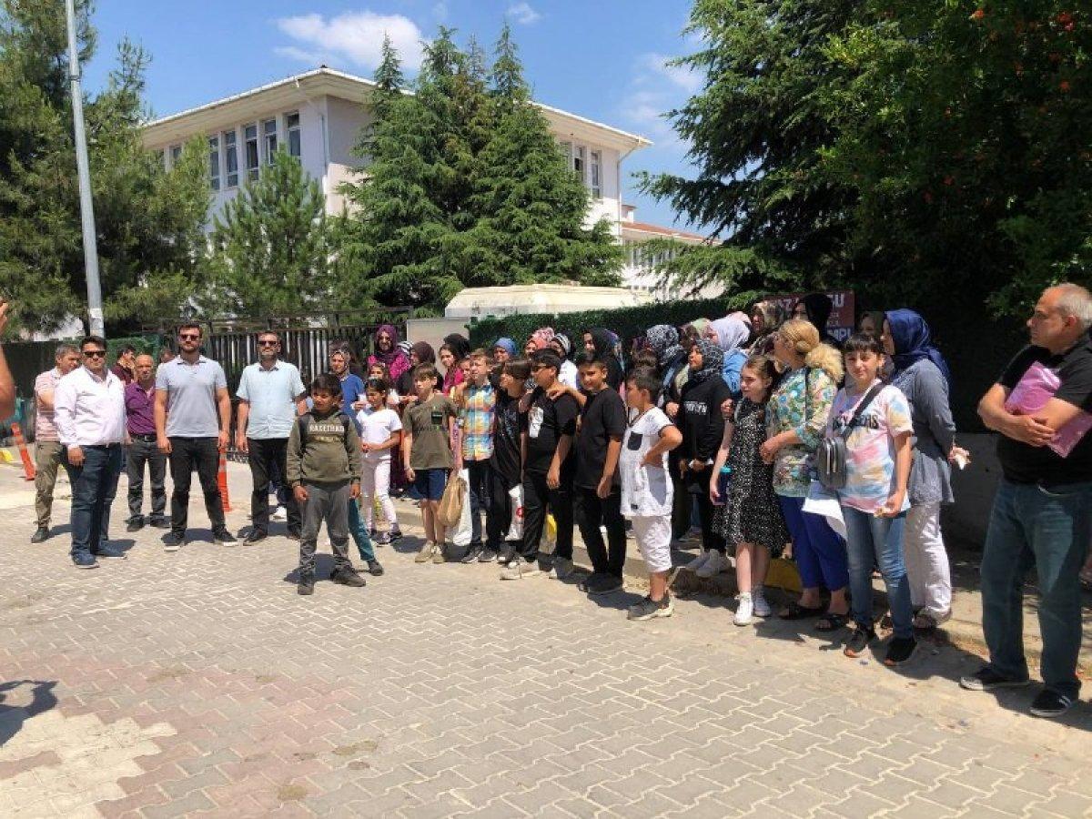 Bursa'da dansözlü eğlence sonrası görevden alınan müdüre destek