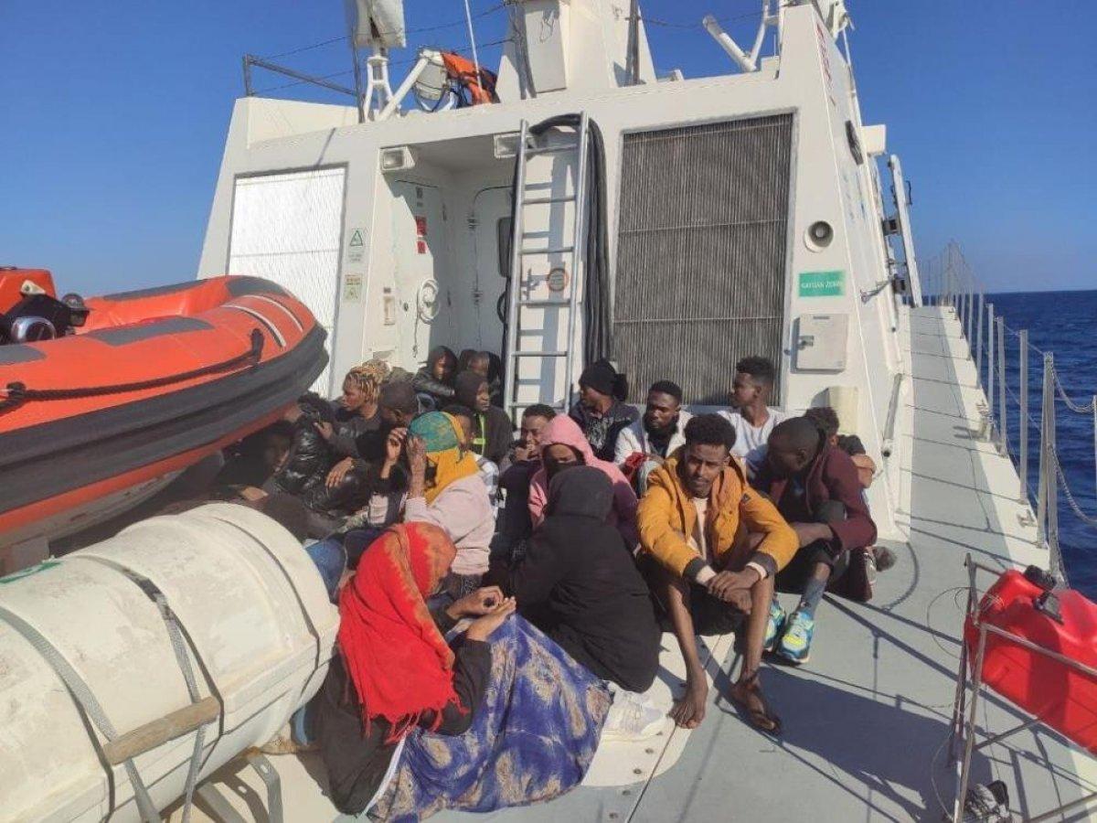 İzmir açıklarında 43 göçmen kurtarıldı