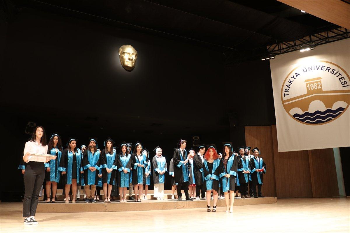 İzmirli kadın, oğlunun 'keşke öğretmen olsaydın' sözüyle 54 yaşında 2. üniversiteyi bitirdi