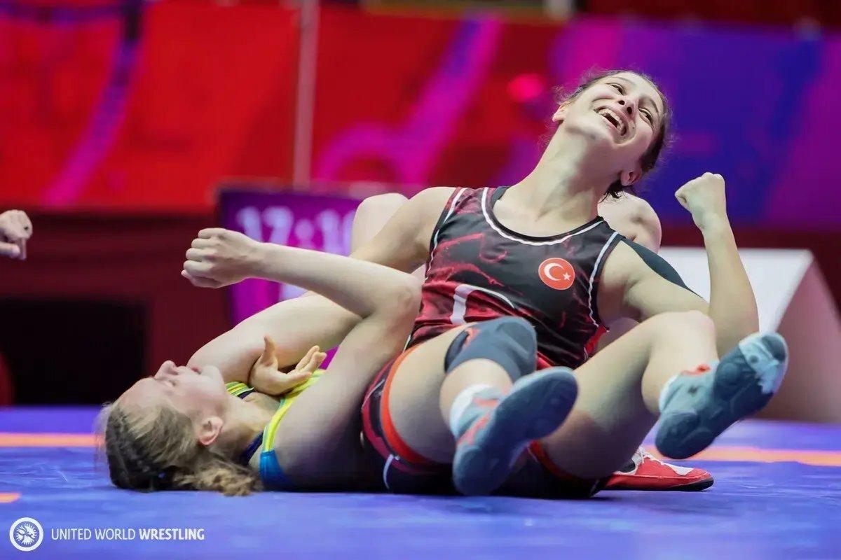 Genç güreşçi Tuba Demir Avrupa şampiyonu