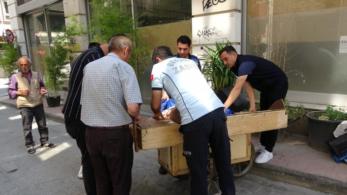 Beyoğlu'nda dilenci operasyonu: Ekiplere taşkınlık yaptılar